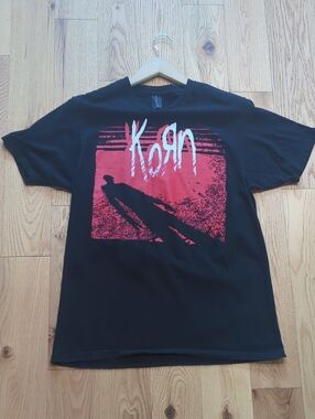 Optima. 'KORN' Graphic Band Tee. Size Medium.